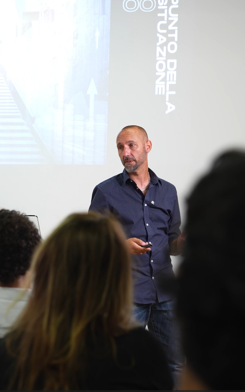 Riccardo Capelletti durante una lezione L&B Academy